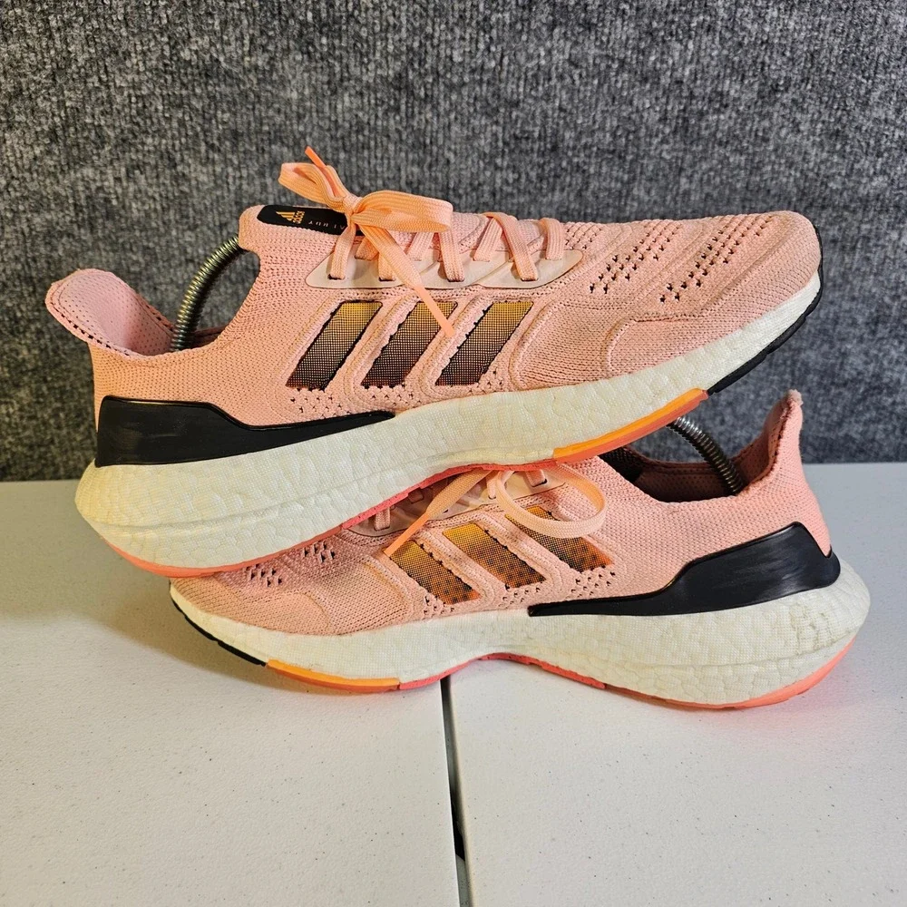 Adidas Ultraboost 22 Magic Mauve Orange Running Shoes‎ Women's 10.5 GX8037 EUC